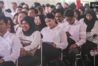 Peserta mengikuti seleksi Calon Pegawai Negeri Sipil (CPNS) yang akan mengikuti seleksi kompetensi dasar di kantor Balai Kepegawaian Negara (BKN), Jakarta, Rabu (16/10/2024). [Suara.com/Alfian Winanto]