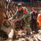lustrasi-- Bangunan yang ambruk akibat gempa bumi. [Antara/Budi Candra Setya/bar] 