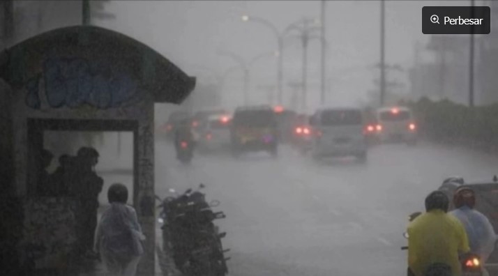 Ilustrasi hujan lebat pada hari perayaan Imlek. [Dok.Antara] 