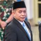 Menteri Koperasi Ferry Juliantono meminta Alfamart dan Indomaret tak ekspansi ke desa karena mengancam keberadaan Koperasi Merah Putih [ANTARA FOTO/Galih Pradipta/tom] 