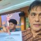 Perwakilan Koalisi Insan Pers dan Masyarakat Sipil, Roy Pakpahan menyerahkan 