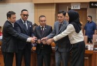 Rapat penetapan pergantian pimpinan Komisi III dari Fraksi Partai NasDem di Gedung Nusantara II, Kompleks Parlemen, Senayan, Kamis (19/2/2026). [Suara.com/Bagaskara]