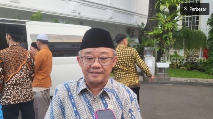 Menteri Pendidikan Dasar dan Menangah (Mendikdasmen) Abdul Mu'ti saat ditemui di Komplek Istana Kepresidenan, Jakarta, Selasa (3/2/2026). (Suara.com/Novian) 