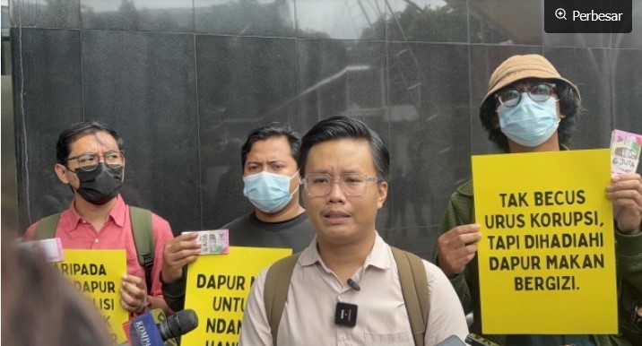 Indonesia Corruption Watch (ICW) mendatangi Komisi Pemberantasan Korupsi (KPK) untuk meminta lembaga antirasuah memberikan pengawasan khusus terhadap 1.179 Satuan Pelayanan Pemenuhan Gizi (SPPG) milik Polri. [Suara.com/Dea] 