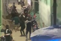 Ilustrasi: Perang kelompok antar lorong di Kecamatan Tallo, kota Makassar kembali pecah dan menelan korban [Suara.com/Istimewa] 