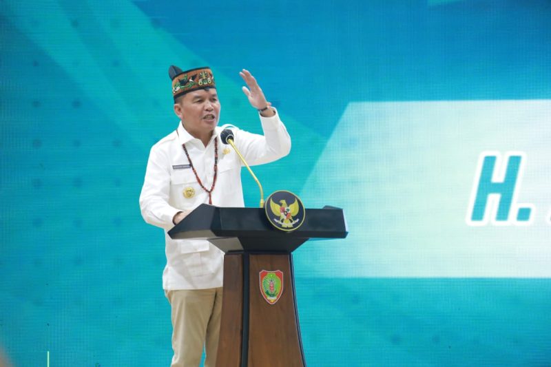 Gubernur Agustiar Sabran menyampaikan sambutan saat kegiatan launching Program Strategis Sektor Pendidikan Pemerintah Provinsi Kalimantan Tengah di Aula Jayang Tingang (AJT) Lantai II Kantor Gubernur di Palangka Raya. Program ini menjadi langkah penting dalam memperkuat akses dan kualitas pendidikan bagi masyarakat Kalimantan Tengah. (5/3/26)