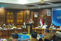Wakil Gubernur Kalimantan Tengah Edy Pratowo meluncurkan aplikasi E-Pahari dan perangkat EDC Bank Kalteng dalam kegiatan Rapat Koordinasi TP2DD Provinsi Kalimantan Tengah di Aula Eka Hapakat Kantor Gubernur, Palangka Raya. Peluncuran E-Pahari Kalteng ini bertujuan mempermudah masyarakat membayar pajak kendaraan bermotor secara digital. (9/3/26)