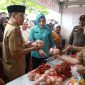 Gubernur Kalteng, Agustiar Sabran, beserta Ketua TP PKK Prov. Kalteng, Aisyah Thisia Agustiar Sabran, meninjau langsung pelaksanaan Pasar Murah dan Gerakan Pangan Murah (GPM). (10/3/26)