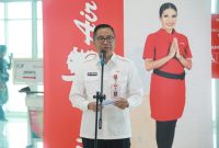 Plt. Sekretaris Daerah Provinsi Kalimantan Tengah Leonard S. Ampung melepas penumpang pada penerbangan perdana rute Palangka Raya–Pangkalan Bun maskapai Wings Air di Bandara Tjilik Riwut, Palangka Raya. Pembukaan rute ini diharapkan memperkuat konektivitas transportasi udara di Kalimantan Tengah. (11/3/26)