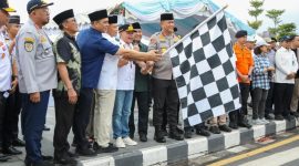 Gubernur Kalimantan Tengah Agustiar Sabran secara resmi melepas peserta program Mudik Gratis Lebaran 2026 di Bundaran Besar, Palangka Raya, dengan ratusan pemudik menggunakan armada bus menuju berbagai daerah tujuan. (18/3/26)