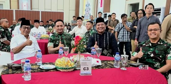 Bupati Mura Heriyus, menghadiri kegiatan silaturahmi dan buka puasa bersama yang digelar oleh Komando Daerah Militer (Kodam) XXII/Tambun Bungai di Balai Berkah Makodam XXII/TB, Selasa (3/3/2026).