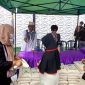 Anggota DPRD Barito Utara (Barut), Kalteng, Haji Tajeri dan istrinya Hajah Sofia membagikan 1.000 lebih kupon paket zakat harta kepada masyarakat setempat di bulan suci Ramadan 1447 Hijriah. Foto: Istimewa