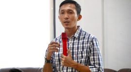 Plt. Kepala Dinas Komunikasi, Informatika, Persandian dan Statistik Provinsi Kalimantan Tengah Rangga Lesmana menyampaikan informasi terkait pembukaan kanal pengaduan program Kartu Huma Betang Sejahtera (KHBS) guna memastikan penyaluran bantuan tepat sasaran di Kalimantan Tengah. (14/3/26)