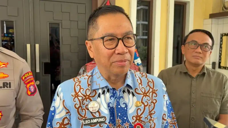 Plt. Sekretaris Daerah Kalimantan Tengah Leonard S. Ampung menyampaikan keterangan terkait kebijakan ASN yang tetap masuk kerja tanpa WFH usai Lebaran 2026 di Palangka Raya.