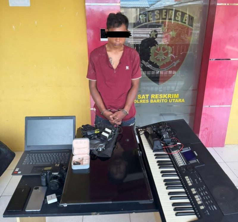 AS (26) pelaku tunggal pembobolan rumah di Jalan Rapen Raya Lingkar Kota Muara Teweh pada Ahad lalu, 15 Maret 2026 beserta barang bukti hasil curiannya saat diamankan Unit Buru Sergap Macan Satreskrim Polres Barito Utara (Barut), Kalteng. Foto: Humas Polres Barut