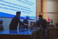 anggota DPRD Parmana Setiawan saat menyampaikan pemandangan umum fraski PKB, Senin(2/3.2026)/foto.Aprie