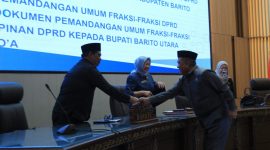 Suparjan Efendi anggota fraksi PDIP usai membacakan pandangan terkait 5 Rapeda disampaikan DPRD, Senin (2/3/2026).Foto.Aprie