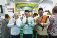 Anggota DPRD H Nurul Aini(tengah) ketika mengikuti kegiatan safari Ramadan bupati di Desa Bukit Sawit, Rabu(4/3/2026). Foto.Dadang