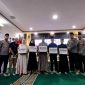 Berbagi parcel Kapolres dan istri sertas Waka Polres dan staf foto bersama, KAmis(5/3/2026).Foto.Dadang