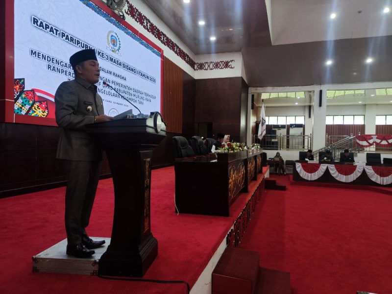 Wakil Bupati Mura Rahmanto Muhidin dalam rapat Paripurna, Senin (9/03/2026).
