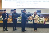 Foto Sidang paripurna  yang dihadiri langsung oleh Bupati Barito Utara, H. Shalahuddin, beserta Wakil Bupati, Felix Sonadie.