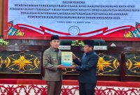 Penyerahan LKPJ Pemkab Mura oleh Wakil Bupati Murung Rahmanto Muhidin, kepada ketua DPRD Rumaidi dalam rapat paripurna dewan, Selasa (10/03/2026).