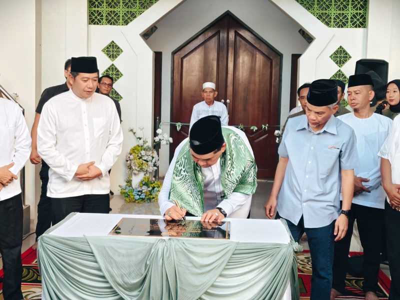 Foto Bupati Barito Utara, H. Shalahuddin, didampingi Wakil Bupati Felix Sonadie