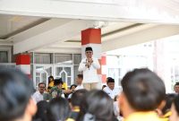 Gubernur Agustiar Sabran membuka kegiatan Pasar Murah Ramadan Mahasiswa Kalteng di halaman Istana Isen Mulang. Kegiatan ini menyediakan ribuan paket sembako gratis untuk membantu mahasiswa memenuhi kebutuhan pokok selama bulan Ramadan di Palangka Raya. (11/3/26)