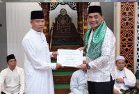 Foto Bupati Barito Utara, H. Shalahuddin, bersama Wakil Bupati Felix Sonadie Y. Tingan beserta rombongan SKPD