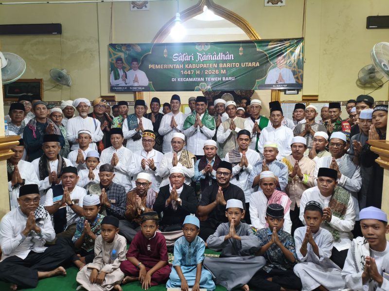 Foto Bupati Barito Utara, H. Shalahuddin, bersama Wabup Felix Sonadie dan jajaran Pemkab Barito Utara menuntaskan Safari Ramadan 1447 Hijriah
