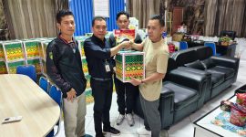 Foto Kepala Dinas Pendidikan Kabupaten Barito Utara, Syahmiluddin A. Surapati, SP, M.Si memberikan perhatian kepada para wartawan yang bertugas di wilayah Barito Utara