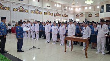 Bupati Mura Heriysu SE, melantik dan mengambil sumpah janji jabatan pejabat administrator, pengawas dan fungsional di lingkungan Pemerintah Kabupaten Murung Raya.