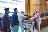 Foto (Raperda) dalam Sidang Paripurna IV Masa Sidang II