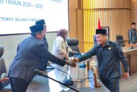 Foto dalam Sidang Paripurna IV Masa Sidang II di ruang rapat DPRD