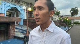 Plt Kepala Diskominfosantik Kalimantan Tengah Rangga Lesmana menyampaikan penjelasan terkait proses penyaluran dan verifikasi data penerima Kartu Huma Betang Sejahtera di Palangka Raya. (29/3/26)