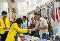 Gubernur Kalimantan Tengah Agustiar Sabran saat bersilaturahmi dan berdialog dengan mahasiswa dari berbagai perguruan tinggi di Palangka Raya terkait rencana pelibatan staf khusus mahasiswa Kalteng dalam mendukung program pembangunan daerah. (29/3/26)