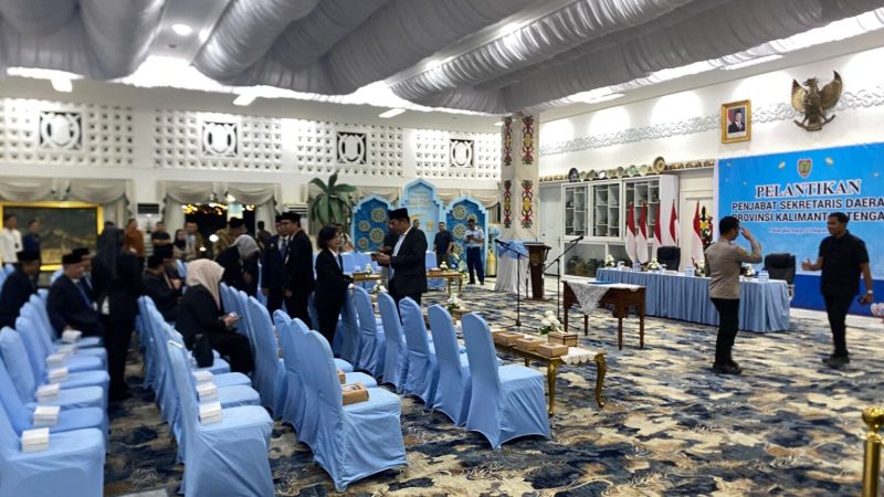 Suasana persiapan pelantikan Sekretaris Daerah (Sekda) Provinsi Kalimantan Tengah di Istana Isen Mulang, Rumah Jabatan Gubernur Kalteng, Palangka Raya, Selasa malam. Sejumlah pejabat Forkopimda dan kepala OPD Pemprov Kalteng mulai berdatangan menjelang prosesi pelantikan. (31/3/26)