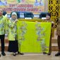Bupati Barsel Eddy Raya Samsuri didampingi Ketua Dekranasda Hj. Permana Sari, dan Wabup Khristianto Yudha serta Pj Sekda Dr. Ita Minarni saat memperkenalkan Batik Channa kepada masyarakat, Senin (16/3/2026). Foto. Alifansyah/1tulah.com