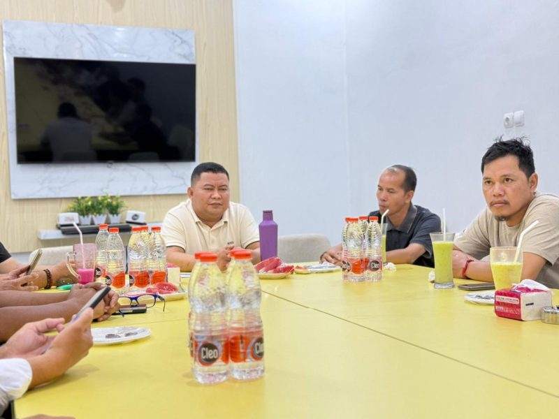 Anggota DPR RI Bias layar bersama insan pers di Bartim. Foto : 1tulah.com/zakirin