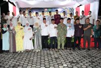 Dandim 1012/Buntok Letkol Inf Muhammad Edi didampingi  Bupati dan Wabup Barsel serta unsur Forkopimda dan tamu undangan lainnya saat berfoto bersama pada acara buka bersama, Selasa (10/3/2026). Foto. Alifansyah/1tulah.com
