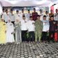 Dandim 1012/Buntok Letkol Inf Muhammad Edi didampingi  Bupati dan Wabup Barsel serta unsur Forkopimda dan tamu undangan lainnya saat berfoto bersama pada acara buka bersama, Selasa (10/3/2026). Foto. Alifansyah/1tulah.com