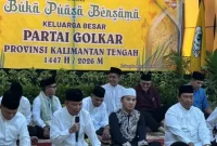 Suasana hangat dan penuh kebersamaan saat kegiatan buka puasa bersama DPD Partai Golkar Provinsi Kalimantan Tengah di Kantor Sekretariat DPD Partai Golkar Kalimantan Tengah, Palangka Raya. Kegiatan ini dihadiri oleh Gubernur Kalteng Agustiar Sabran, Ketua DPD Golkar Kalteng Edy Pratowo, jajaran Forkopimda, tokoh agama, serta masyarakat umum dalam rangka mempererat silaturahmi di bulan suci Ramadan. (28/2/26)