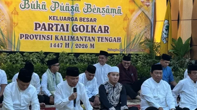 Suasana hangat dan penuh kebersamaan saat kegiatan buka puasa bersama DPD Partai Golkar Provinsi Kalimantan Tengah di Kantor Sekretariat DPD Partai Golkar Kalimantan Tengah, Palangka Raya. Kegiatan ini dihadiri oleh Gubernur Kalteng Agustiar Sabran, Ketua DPD Golkar Kalteng Edy Pratowo, jajaran Forkopimda, tokoh agama, serta masyarakat umum dalam rangka mempererat silaturahmi di bulan suci Ramadan. (28/2/26)