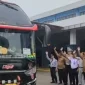 Suasana pemberangkatan program mudik gratis oleh Pemerintah Provinsi Kalimantan Tengah di Terminal W.A Gara, Palangka Raya, dengan ratusan pemudik bersiap naik bus menuju berbagai daerah tujuan Lebaran 2026.