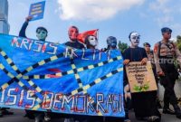 Ilustrasi aksi aksi di Jalan Sudirman, Jakarta, Jumat (27/9/2024). [Suara.com/Alfian Winanto] 