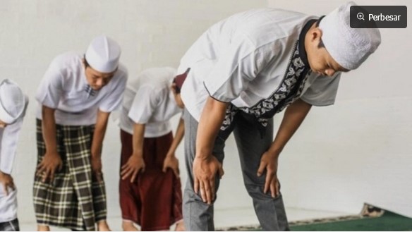 Sholat Idulfitri 2026 Jam Berapa (Freepik) 