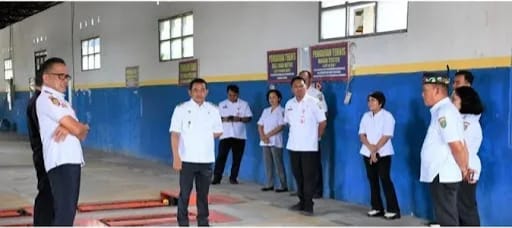 Wabup Barsel, Kristianto Yudha (foto tengah) didampingi Pj. Sekda, Ita Minarni dan para Asisten serta sejumlah Kepala OPD saat sidak ke Dinas Perhubungan, Rabu (25/3/2026). Foto. Alifansyah/1tulah.com
