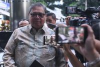 Menko Perekonomian Airlangga Hartarto mengatakan WFH akan berlaku usai Lebaran 2026 untuk PNS - pegawai swasta juga diimbau untuk WFH - untuk efisiensi energi di tengah krisis global akibat konflik di Timur Tengah. [ANTARA FOTO/Hafidz Mubarak A/foc] 