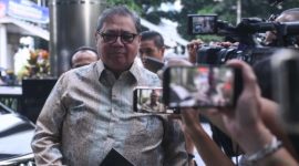 Menko Perekonomian Airlangga Hartarto mengatakan WFH akan berlaku usai Lebaran 2026 untuk PNS - pegawai swasta juga diimbau untuk WFH - untuk efisiensi energi di tengah krisis global akibat konflik di Timur Tengah. [ANTARA FOTO/Hafidz Mubarak A/foc] 