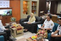 Kepala Dinas Kelautan dan Perikanan (Dislutkan) Kalimantan Tengah Sri Widanarni menerima kunjungan Bupati Barito Timur M. Yamin di Palangka Raya untuk membahas rencana revitalisasi Balai Benih Ikan (BBI) Talohen guna meningkatkan produksi perikanan daerah. (1/4/26)